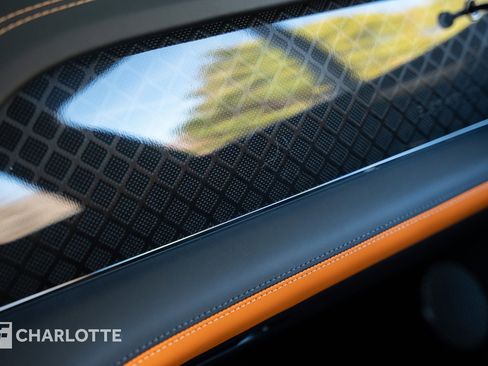 Used 2025 Bentley Bentayga image 29