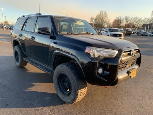Used 2020 Toyota 4Runner SR5 Premium image 1