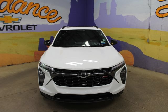Used 2024 Chevrolet Trax RS w/ Sunroof Package FWD image 3