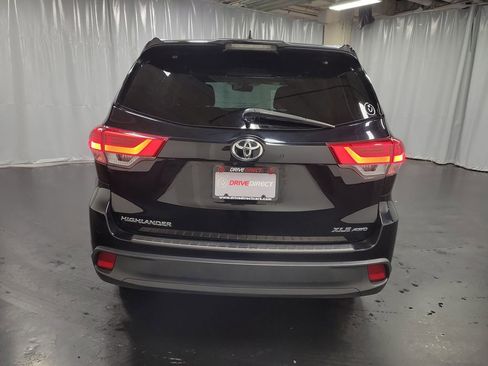 Used 2017 Toyota Highlander XLE AWD/4WD image 7