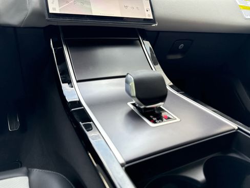 Used 2026 Land Rover Range Rover Velar Dynamic SE image 9