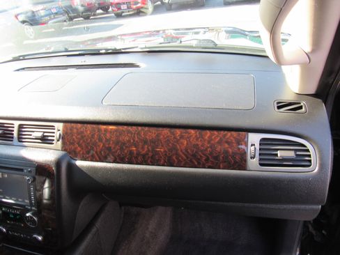 Used 2013 GMC Yukon XL Denali image 26