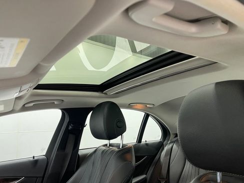 Used 2018 Mercedes-Benz E 300 4MATIC image 12