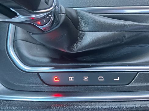 Used 2022 Chevrolet Traverse LT FWD image 29