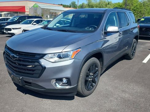 Used 2021 Chevrolet Traverse LT w/ LPO, Black Accent Package AWD/4WD image 1
