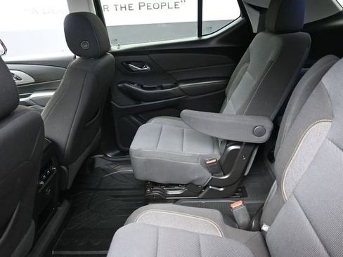 Used 2020 Chevrolet Traverse LT FWD image 23