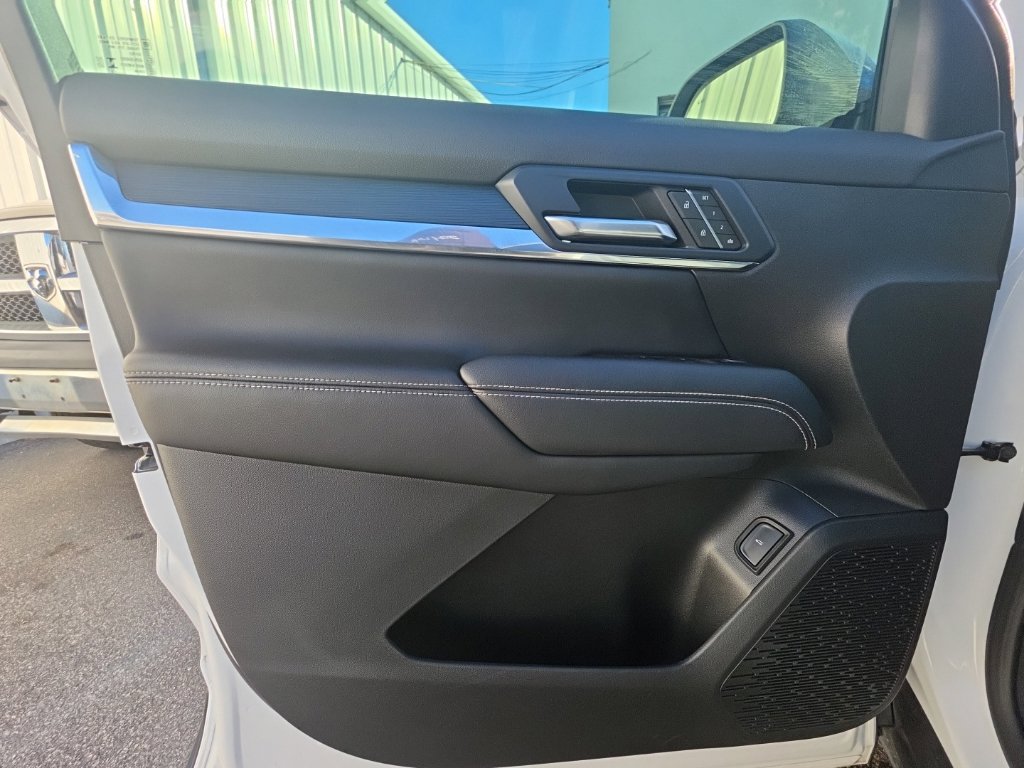 Used 2025 GMC Terrain Elevation w/ Elevation Premium Package AWD/4WD image 11