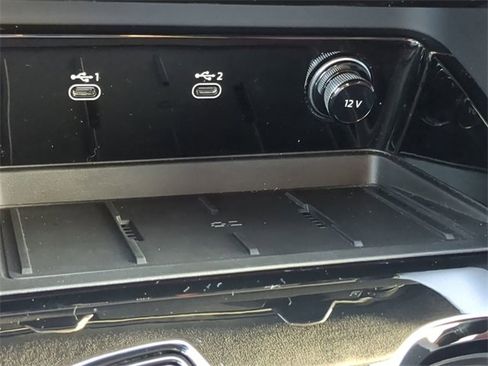 Used 2025 Audi SQ5 Prestige w/ Prestige Package image 25