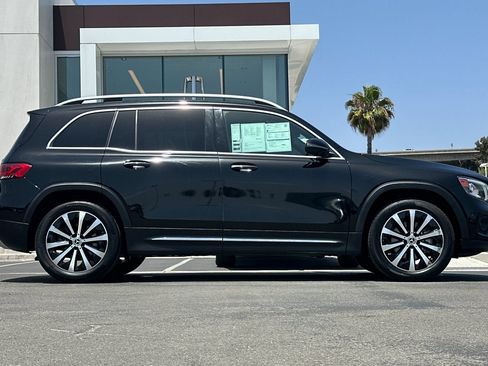 Used 2023 Mercedes-Benz GLB 250 4MATIC image 2