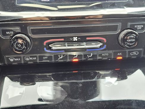 New 2025 Jeep Grand Cherokee Laredo X image 13