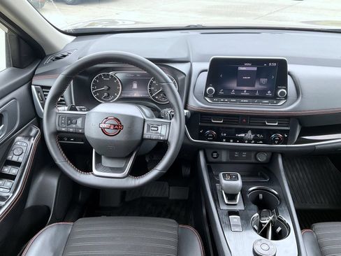 Certified 2025 Nissan Rogue SV AWD/4WD image 14