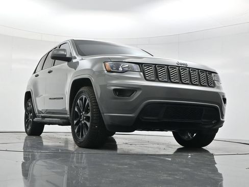 Used 2022 Jeep Grand Cherokee Laredo X AWD/4WD image 46