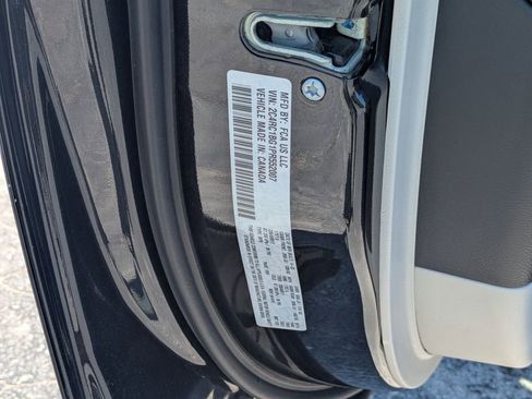 Used 2023 Chrysler Pacifica Touring-L FWD image 29