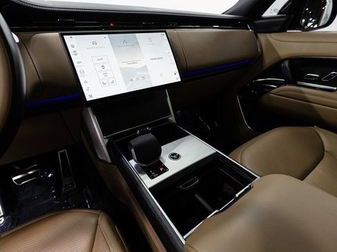 Used 2024 Land Rover Range Rover Long Wheelbase SE image 14