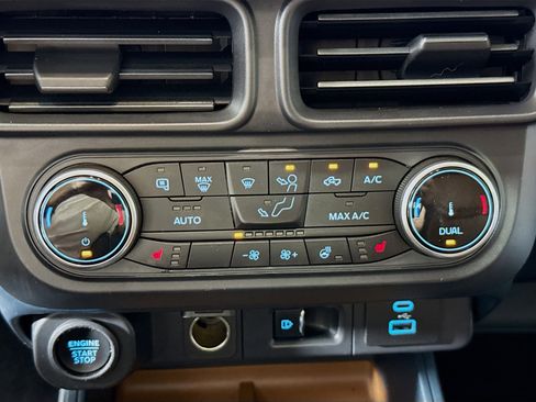 Used 2022 Ford Maverick Lariat w/ Lariat Luxury Package image 17