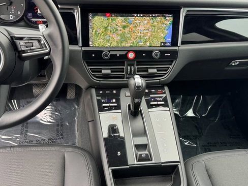 Used 2025 Porsche Macan image 19