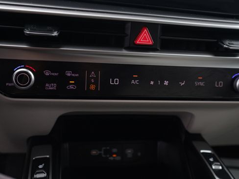 Used 2024 Kia Sorento S w/ Panoramic Sunroof Package FWD image 10