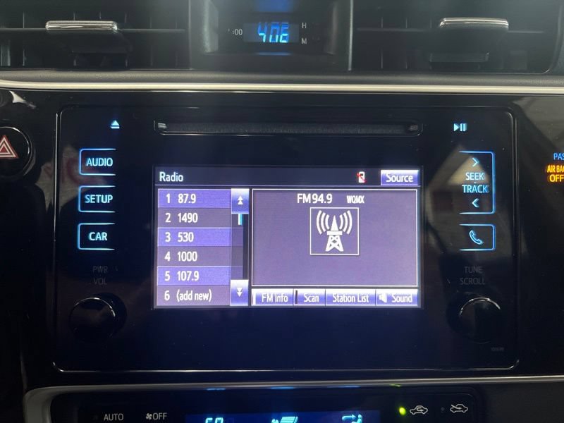 Used 2019 Toyota Corolla SE FWD image 25