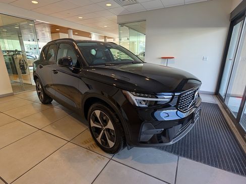 New 2026 Volvo XC40 B5 Core w/ Protection Package Premier image 2