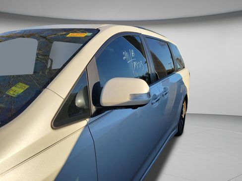 Used 2019 Toyota Sienna Limited image 27