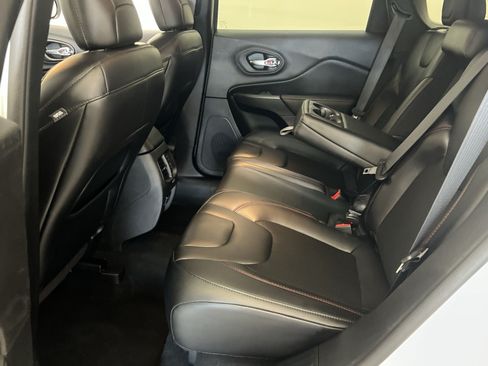 Used 2021 Jeep Cherokee Trailhawk w/ Trailer Tow Group AWD/4WD image 24