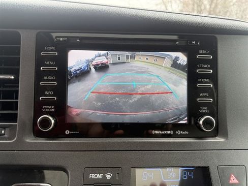 Used 2018 Toyota Sienna XLE image 16