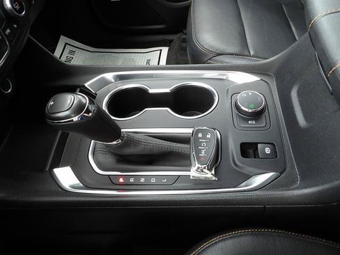 Certified 2019 Chevrolet Traverse LT w/ LT Premium Package AWD/4WD image 24