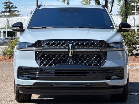 New 2025 Lincoln Navigator Reserve w/ Jet Appearance Package AWD/4WD image 3