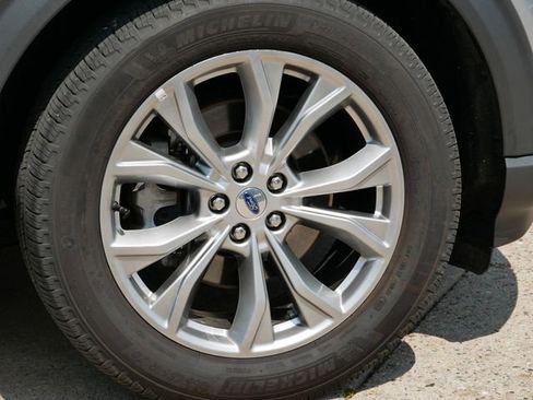 Used 2023 Ford Explorer Limited image 9