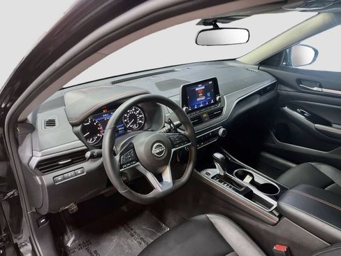 Used 2025 Nissan Altima 2.5 SR FWD image 9