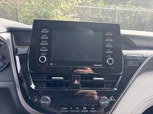 Used 2022 Toyota Camry SE image 17