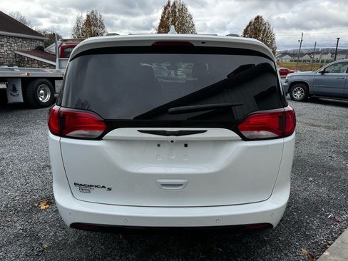 Used 2018 Chrysler Pacifica Touring Plus w/ S Appearance Package FWD image 6
