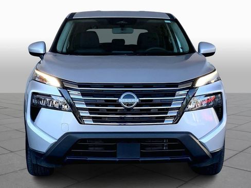 Used 2025 Nissan Rogue SV image 4