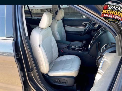 Used 2019 Ford Explorer Platinum AWD/4WD image 7