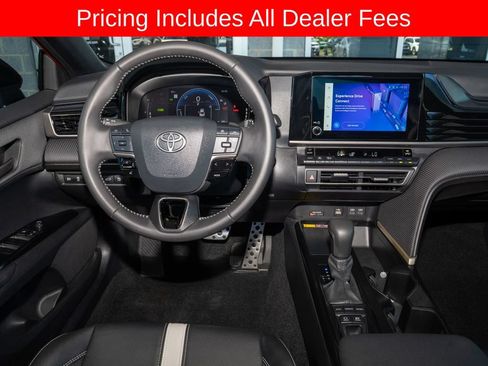 Used 2025 Toyota Camry SE FWD image 6
