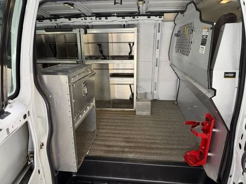Used 2018 Chevrolet Express 2500 w/ Driver Convenience Package RWD image 9