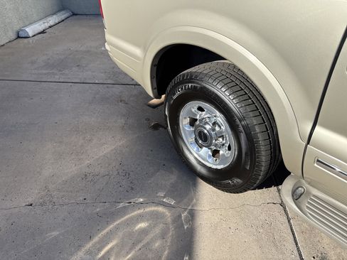 Used 2005 Ford Excursion Limited image 10