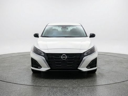 Used 2025 Nissan Altima 2.5 SV image 2