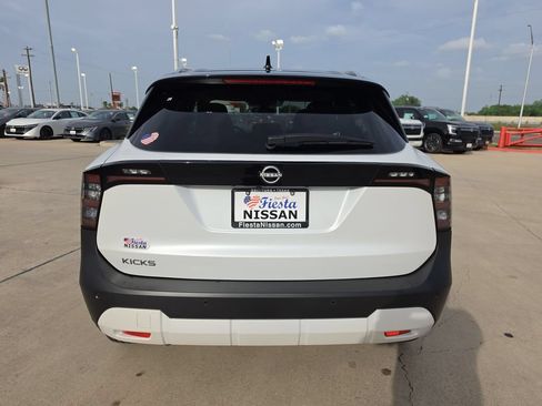 New 2026 Nissan Kicks SV w/ SV Premium Package FWD image 6