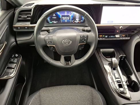 Used 2024 Toyota Crown XLE image 21