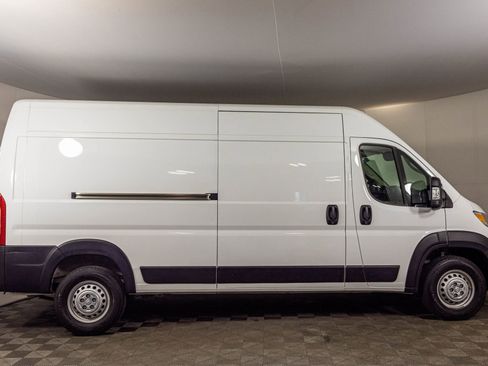 Used 2025 RAM ProMaster 2500 w/ Convenience Group FWD image 11