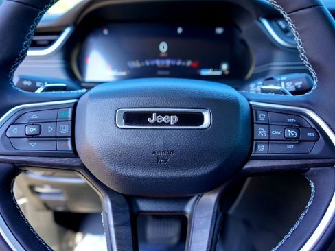 Used 2023 Jeep Grand Cherokee L Limited image 10