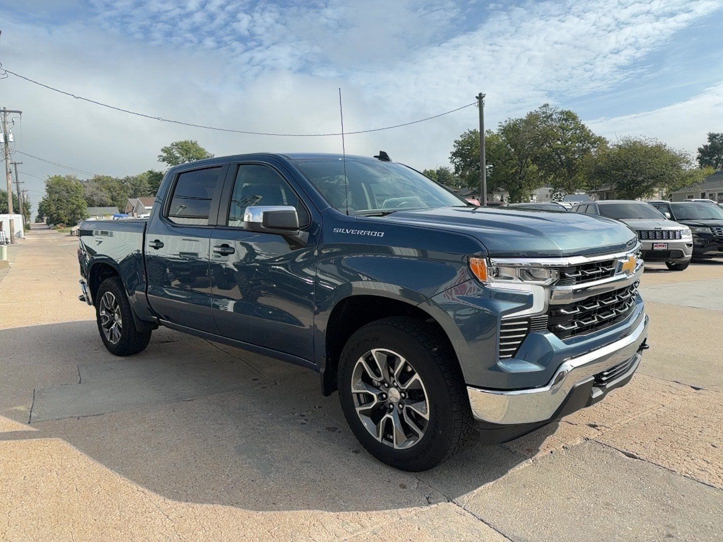 Used 2024 Chevrolet Silverado 1500 LT AWD/4WD image 4