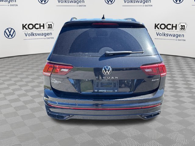 Used 2024 Volkswagen Tiguan SE R-Line AWD/4WD image 7