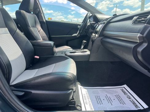 Used 2012 Toyota Camry SE FWD image 10