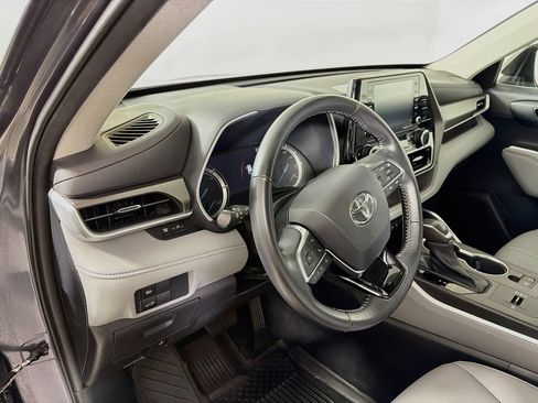 Used 2020 Toyota Highlander XLE AWD/4WD image 10