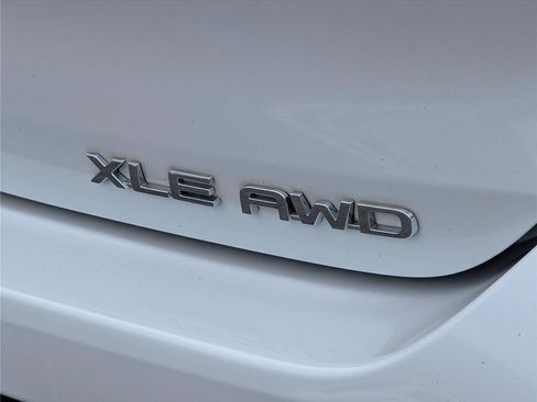 Used 2023 Toyota Highlander XLE AWD/4WD image 9