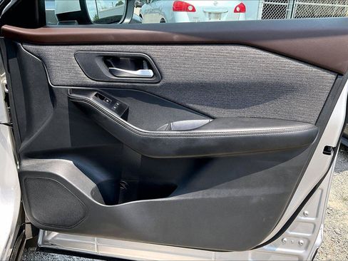 Certified 2021 Nissan Rogue SV FWD image 6