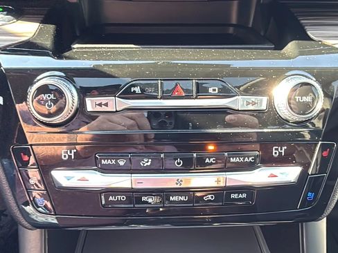 Used 2021 Ford Explorer Limited w/ Equipment Group 301A AWD/4WD image 21