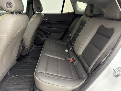 New 2025 Chevrolet Trax ACTIV w/ Sunroof Package image 19